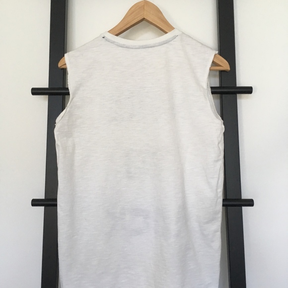 📦Here To Rock Raw Edge Sleeveless Top - Picture 2 of 6